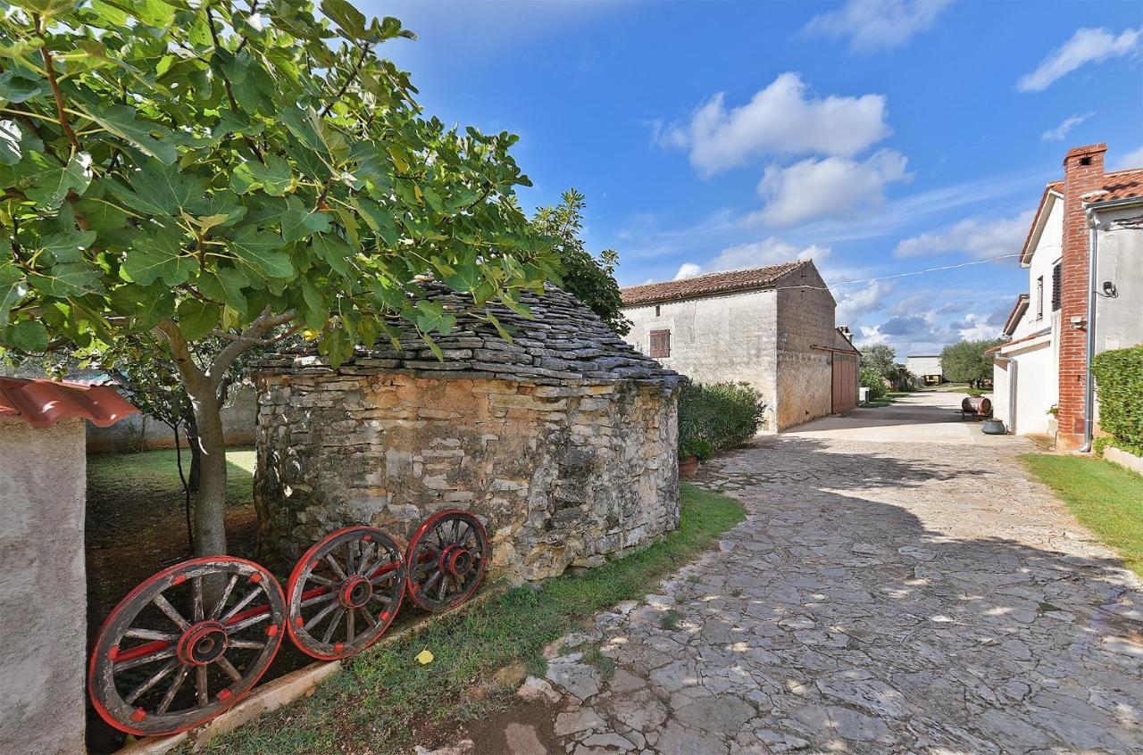 Villa House Monteci 1378 à Galižana Extérieur photo